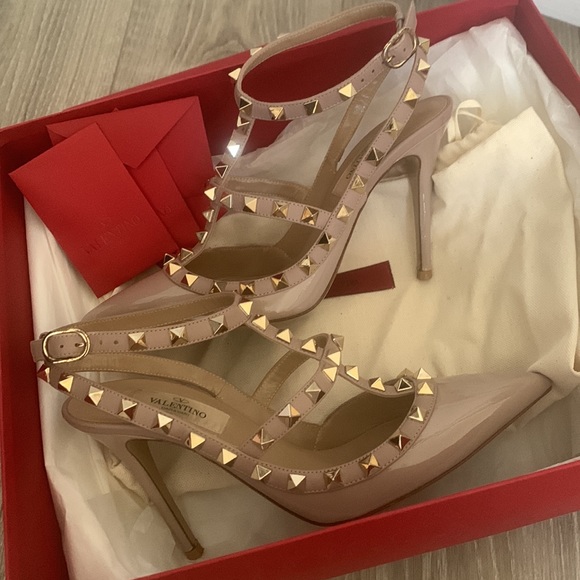 VALENTINO GARAVANI
Rockstud Patent Leather Ankle.
Strap Pumps - Picture 2 of 7